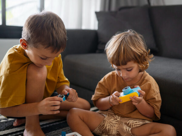 Que tipos de brinquedos são ideais para crianças de 3 a 5 anos?