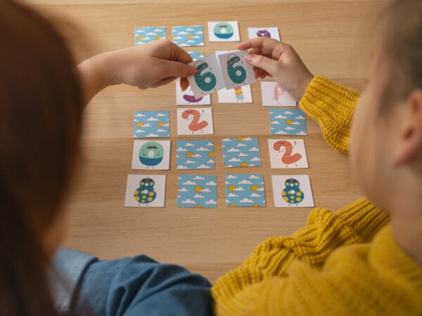 Jogo de cartas infantil pode ser uma ferramenta para alfabetização?