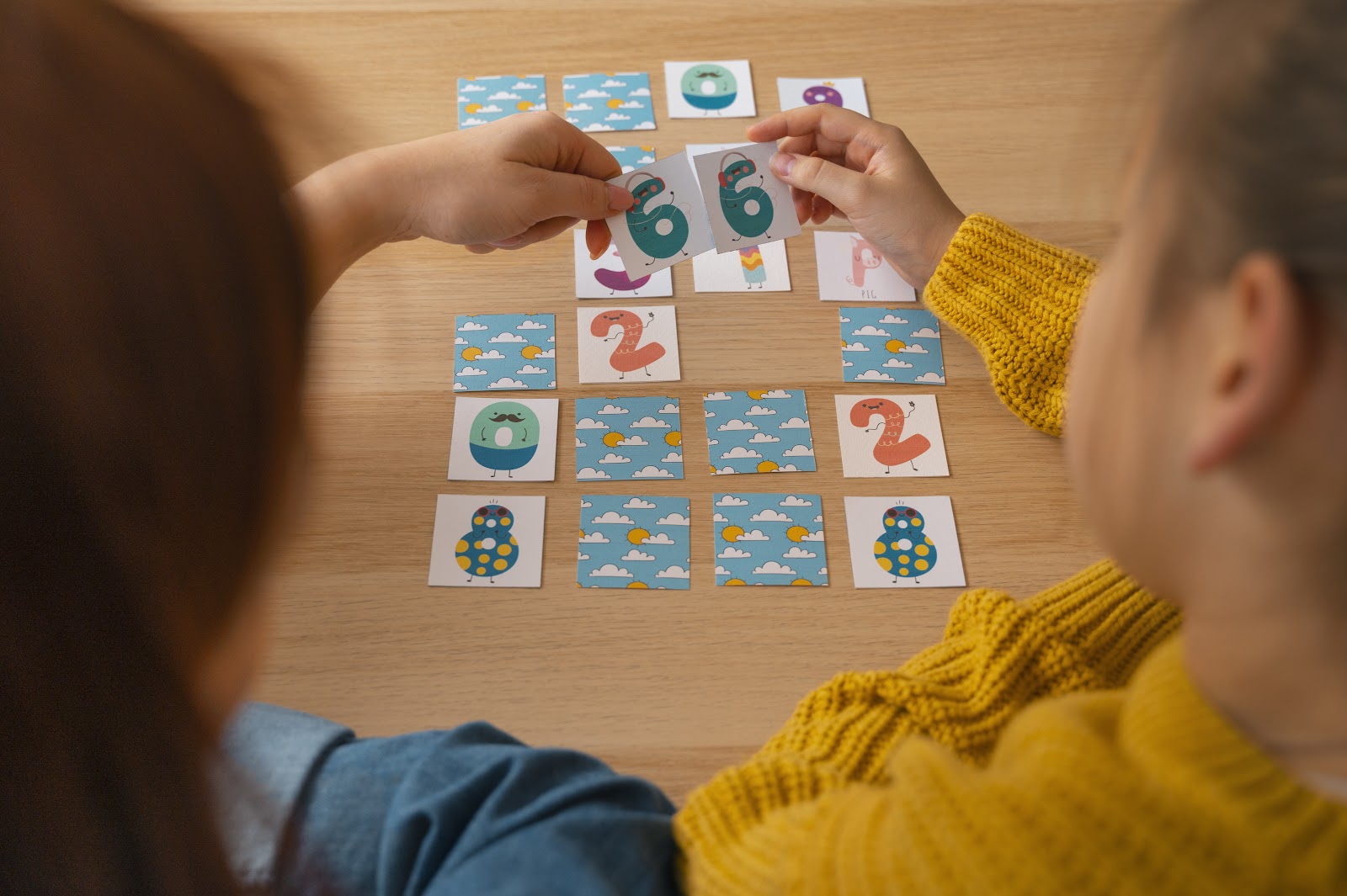 Jogo de cartas infantil pode ser uma ferramenta para alfabetização?