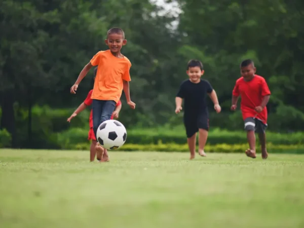 Brincadeiras infantis para curtir a Copa em família